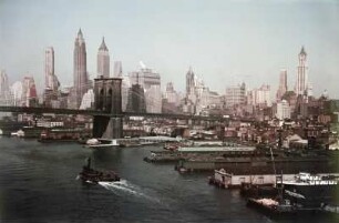 New York, Blick von der Manhattan Bridge über den East River zur Brooklyn Bridge : Reisefotos USA. New York. Blick von der Manhattan Bridge über den East River zur Brooklyn Bridge (1869-1883; J. A. Roebling)