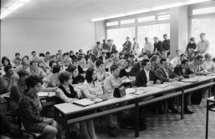 Überfüllung der Pädagogischen Hochschule Karlsruhe