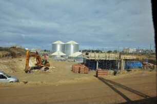 Baustelle am Hafen : Baustelle an der Bahnstrecke bei Casablanca, aufgenommen am 05.11.2008