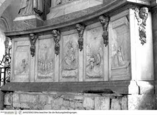 Fünf Reliefs vom ehemaligen Altar der Abteikirche