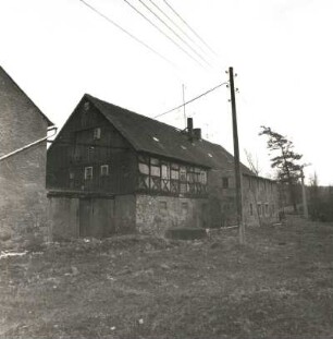 Wilsdruff-Herzogswalde. Am Bach 12. Wohnstallhaus eines Bauernhofes. Feldseite