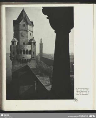 Turm der Messehalle in Köln