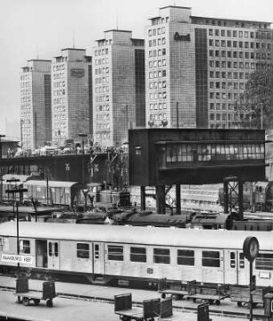 Hamburg-Altstadt. Klosterwall vom Hauptbahnhof aus gesehen. Aufgenommen 1963