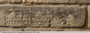 Ziegel mit 5 Zeilen Inschrift des Nabopolassar für die Böschungsmauer mit Asphalt verklebt