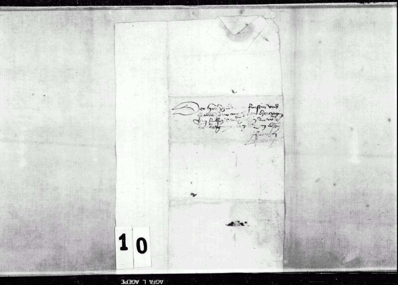 Briefwechsel der Gräfin. Darunter: Graf Ludwig 1449; Erzherzogin Mechthild 1468-79; Gräfin Barbara 1478; mit Baden 1461, 1472; Burgund 1454, 1462; Frankreich 1461; Herzog von Mailand 1473; Pfalz-Bayern 1455-78; Fürstin Jolante von Piemont 1475, 1460; Haus Savoyen 1453-74; Kloster Binsdorf 1470, 1471; Peter von Hagenbach, undat.; Schultheiß von Luzern Heinrich von Humwil 1469-72; Francois Malet 1456-65; Amtmann zu Möckmühl 1456-62; Schultheiß zu Backnang 1468-78; Dr. Heinrich Steinhöwel 1474; Graf Johann von Werdenberg 1467; Propst Ulrich Wirtemberger zu Stuttgart 1473; Komthur zu Ysenheim 1456, 1458.