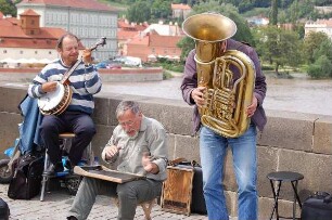 Prag - Musiker auf der Karlsbrücke : Jazz-Musiker auf der Karlsbrücke in Prag, aufgenommen 2006