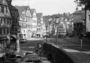 Calw: Marktplatz, Vordergrund Brunnen