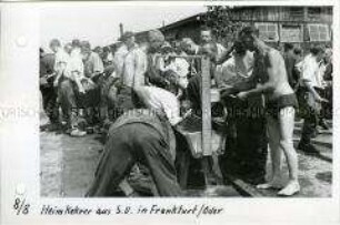 Heimkehrer aus der Sowjetunion im Lager Gronenfelde bei Frankfurt/Oder