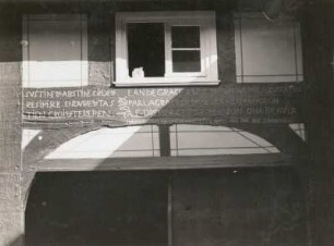 Gottstreu nordwestlich Münden. Waldensersiedlung. Französische Inschrift über einem Tor