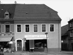 Großenhain, Frauenmarkt 33. Wohnhaus mit Laden (M. 18. Jh.). Straßenfront