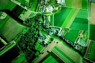 Kurpark mit Anlagen; Flörsheim, Alleestraße , Alleestraße 1, Alleestraße 2, Alleestraße 3, Alleestraße 4, Alleestraße 6, Alleestraße 7, Alleestraße 8, Alleestraße 9, Alleestraße 10, Alleestraße 12, Alleestraße 14, Alleestraße 16, Alleestraße 18, Am Ahlerpfad , An der Sautränk stoßen auf den Ahlerpfad , Auf die Faulbornstraße , Der Schwefelbrunnen , Die Sautränk , Faulbrunnenweg , L 3012 , Lerchenberg , Parkstraße , Parkstraße 2, Parkstraße 2a, Schwefelbrunnen , Weilbacher Straße