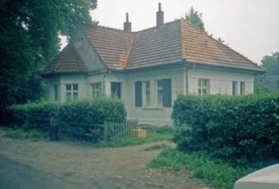 ehemaliges Gut Trenthorst-Wulmenau: Wulmenau 13: giebelständiges Wohnhaus: Straßenfront mit Auslucht: rechts Querbau