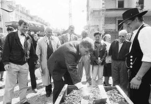 Freiburg im Breisgau: Grundsteinlegung für eine Altenwohnanlage am Tennenbacher Platz [mit Rolf Böhme]