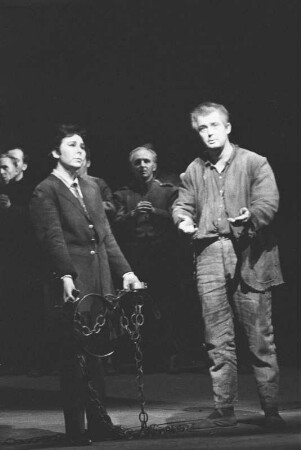 Szenenbilder aus "Fidelio", Oper in zwei Akten von Ludwig van Beethoven. Deutsche Oper Berlin, November 1962