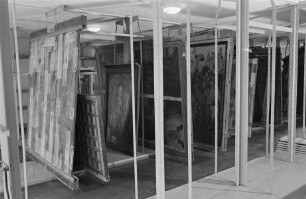 Central Collecting Point Marburg. Depots des Hessischen Staatsarchiv mit den eingelagerten Kunstwerken