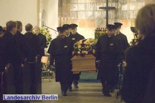 Trauerfeier für Heinz Berggruen auf dem Waldfriedhof in Dahlem, Hüttenweg 47 (Zehlendorf)