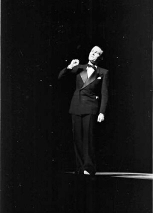 Plaza: Berthold Ebbecke konferiert
