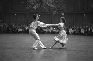 Jubiläumsball der Tanzschule Großkopf-Tönnies in der Schwarzwaldhalle anlässlich ihres 100jährigen Bestehens