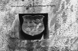 Heitersheim: Wappen der Schilling von Cannstatt an der Außenwand des Schlosses