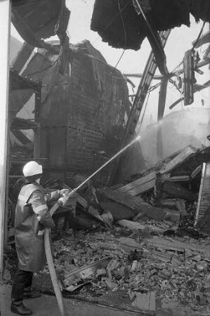Großbrand im Zentrallager der Firma Ritter AG im Industriegebiet Killisfeld
