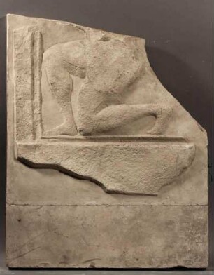 Fragment von einem Weihrelief (?) mit Herakles (?) als Bogenschützen nach links