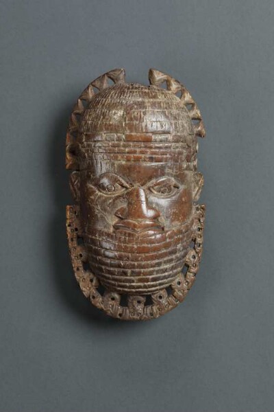 Hip mask with Oba or Iyoba head