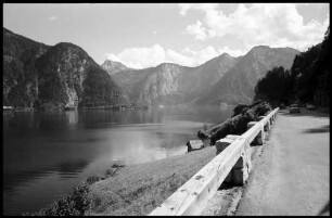 Gosaumühle: Straße am Hallstätter See