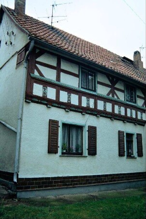 kleines Bauernhaus mit Sichtfachwerk OG Traufseite