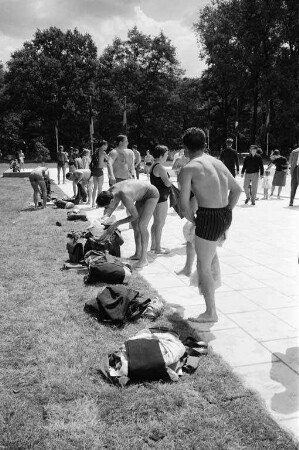 Eröffnung des Wellenbads im Rheinstrandbad Rappenwört.