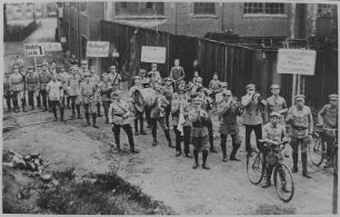 Demonstration des Roten Frontkämpferbundes (RFB) Erla unter anderem mit der Losung "Wählt Liste 1" : Demonstration des Roten Frontkämpferbundes (RFB) Erla