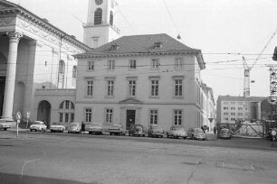 Sozialgericht im renovierten und umgebauten Gebäude Karl-Friedrich-Straße 13.