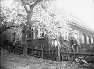 Lausitz? Wohnhaus. Eckansicht der Gartenseite