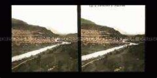 Blick über Fluss Rhone auf Sankt Moritz