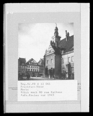 Frankfurt (Oder). Markt. Blick zum Rathaus