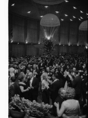 Luftwaffenball der Luftwaffengruppe Süd in der Schwarzwaldhalle.