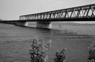Lauenburg: Elbbrücke vom südlichen Ufer