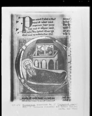 Sogenanntes Ratmann-Sakramentar und Missale — Initiale C (oncede) mit der Geburt Christi, Folio 17rectoa