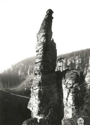 Sächsische Schweiz, Bielatal. Dürrebielenadel. Seilschaft Max Matthäus am Alten Weg (V)