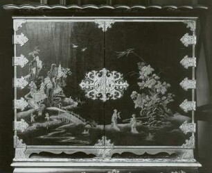 Schrank mit Chinoiserien
