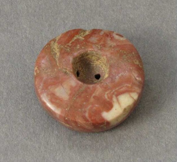 Stone button, reddish-white veined