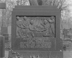Grabmal für den Fabrikbesitzer Carl Melzer
