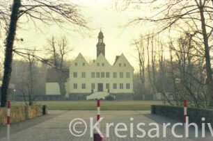 Nütschau: ehemaliges Gut [heute Kloster Nütschau]: Herrenhaus: Frontansicht