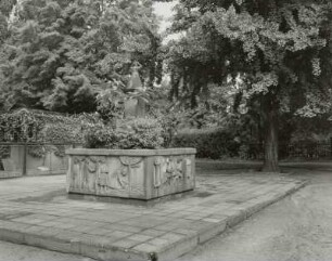 Ehemaliger Brunnen "Sorbische Bräuche"