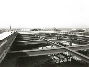 Baustelle Ständehaus, Bauphase Substanzsicherung / Wiederaufbau Dach. Stahlkonstruktion als Tragwerk für das Glasdach über dem großen Plenarsaal : Dresden-Altstadt, Schloßplatz 1. Baustelle Ständehaus, Bauphase Substanzsicherung / Wiederaufbau Dach. Stahlkonstruktion als Tragwerk für das Glasdach über dem großen Plenarsaal