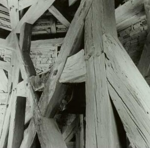 Glockenstuhl mit Glocke