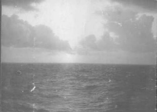Blick vom Schiff auf offene See