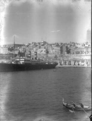 Valletta. Dampfschiff "Garibaldi" am Pier