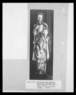 Statue einer betenden Maria