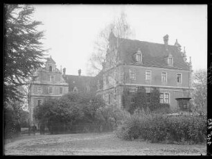 Schloss Ehrenberg oberhalb des Zschopautales gegenüber Schloss Kriebstein. Ansicht vom Gut her