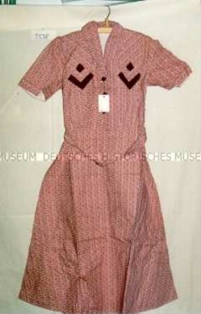 Kleid (mit Gürtel)